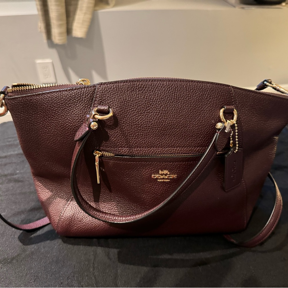 Mahogany Coach bag. Like new!